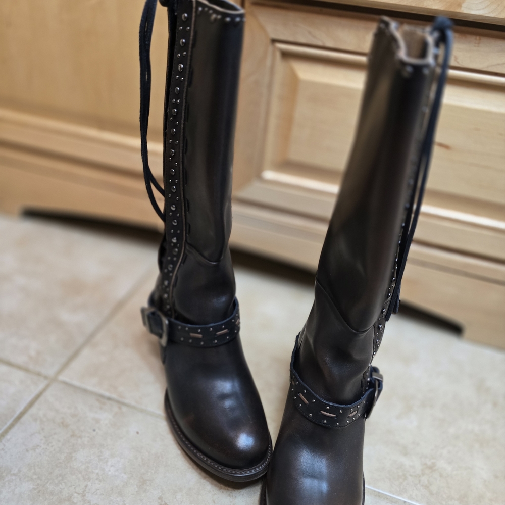 Freebird distressed black Contour boots. Side lacing with buckle accent - Picture 9 of 9